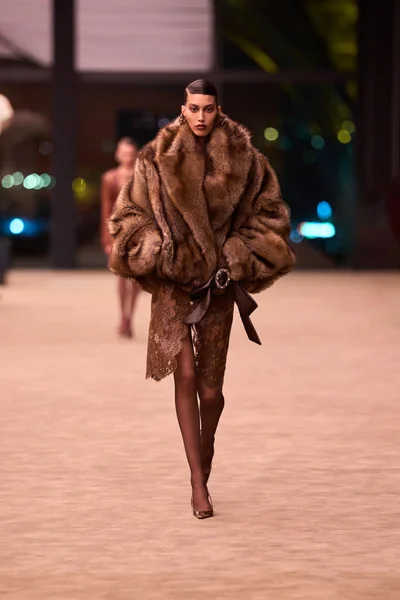 Look 11